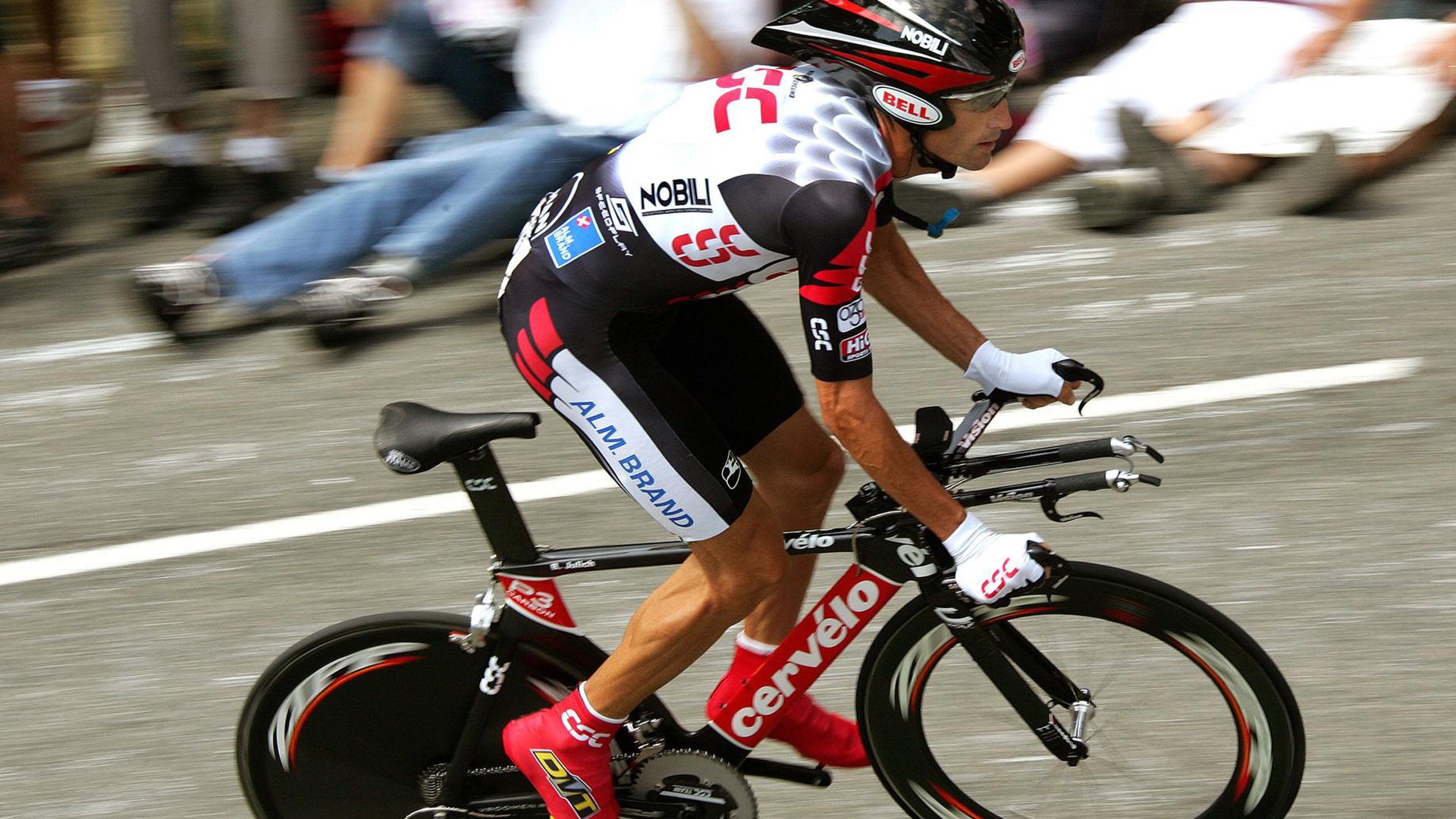 “武汉马拉松赛:世界级选手的极速对决”