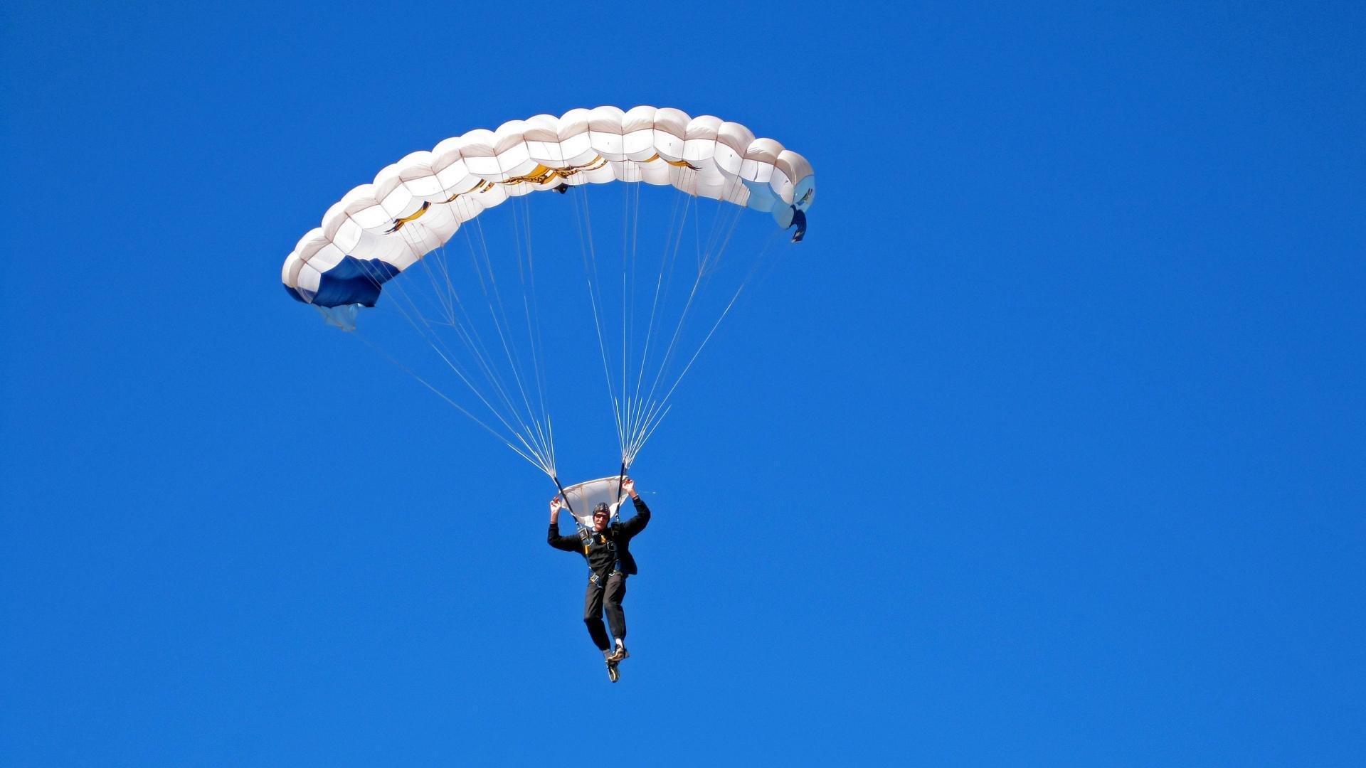 弗朗索瓦·霍尔茨豪伊泽：南非队的强力半场背后，推动战术实施